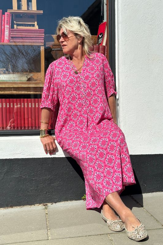 Gaspar Tunø dress | Cool pink ornament printet kjole