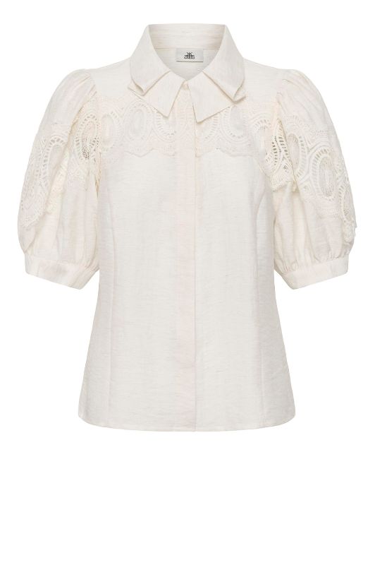 Karen by Simonsen Urith Frosty bluse | Top med blondebort I Dresslab
