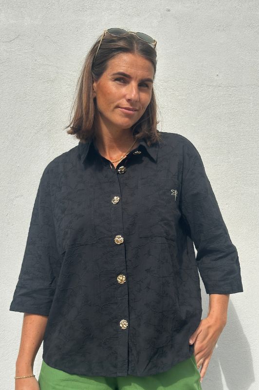 Gaspar Vigo broderie anglaise skjorte i sort I Dresslab