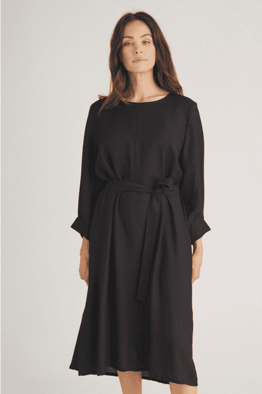 Luxzuz Annabelt Dress | Blød sort klassisk kjole med bælte