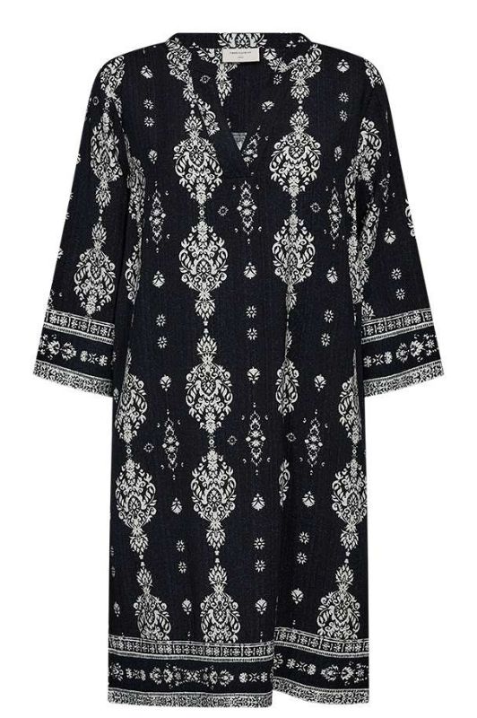 Freequent Tilly dress I Sort ornament print kjole I Dresslab