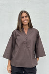 Gaspar Mumbai  I Cool poplin bluse i mørkebrun I Dresslab