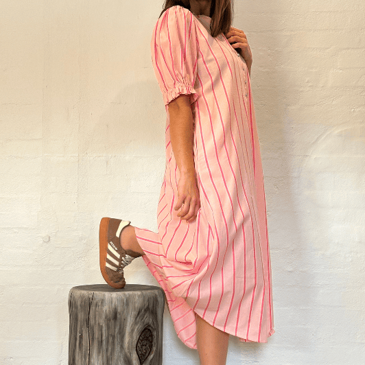 Gaspar Tunø dress | Rosa strib I Dresslab