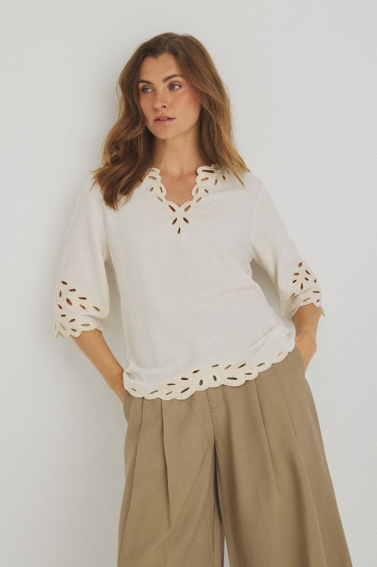 Luxzuz Vicha hørbluse i creme med blonde I Dresslab