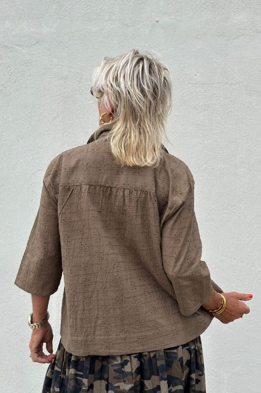 Gaspar Porto broderie anglaise I Sand blondebluse I Dresslab