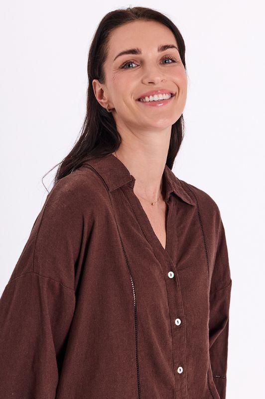 Freequent Laluna shirt | Hørskjorte med v-hals i brun I Dresslab