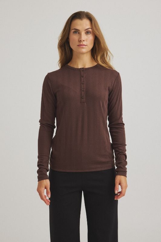 Luxzuz Ambutto t-shirt I Langærmet t-shirt i brun