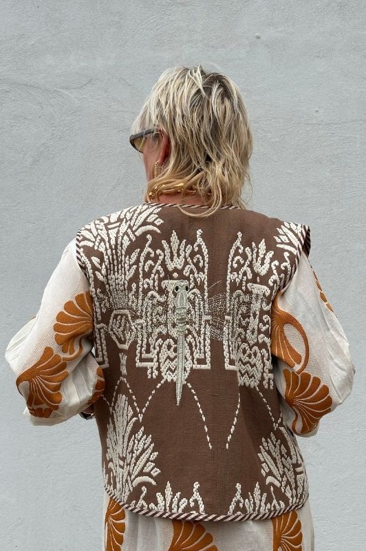 Gaspar Marli vest I Cool vest i jaquardmønster i brun I Dresslab