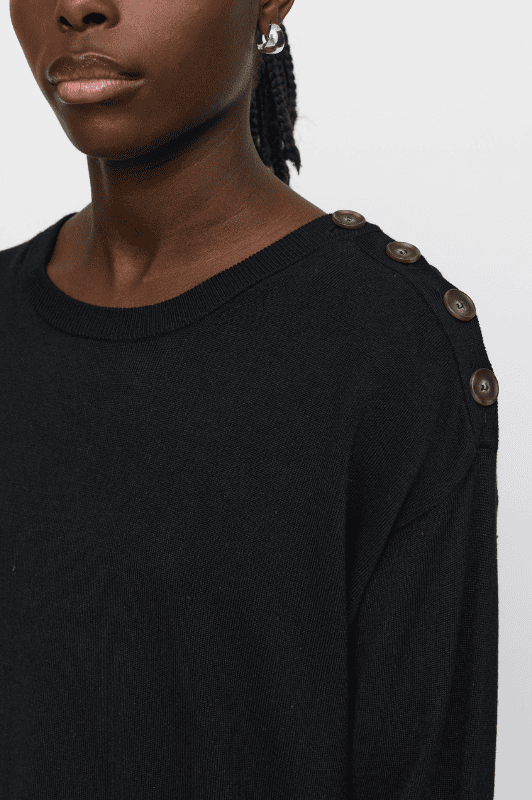 Soft Rebels Epira Dress | Strikkjole med knapper på skulderen I Sort