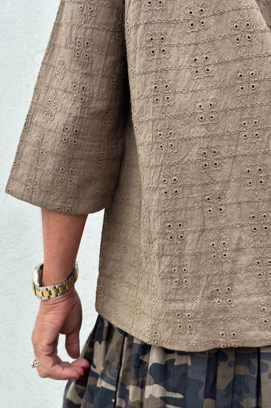 Gaspar Porto broderie anglaise I Sand blondebluse I Dresslab