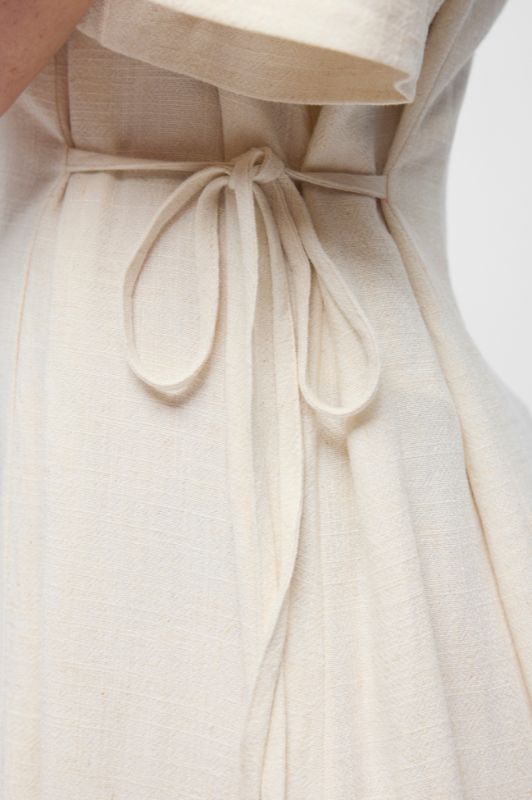 Object Sanne kjole i sand I Dresslab