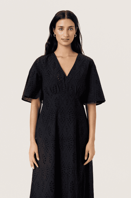 Soaked in Luxury Joella dress | Sort kjole med broderie anglaise
