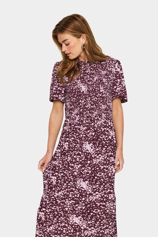 Saint Tropez Malika dress I Sensommerkjole i flot bordeaux print