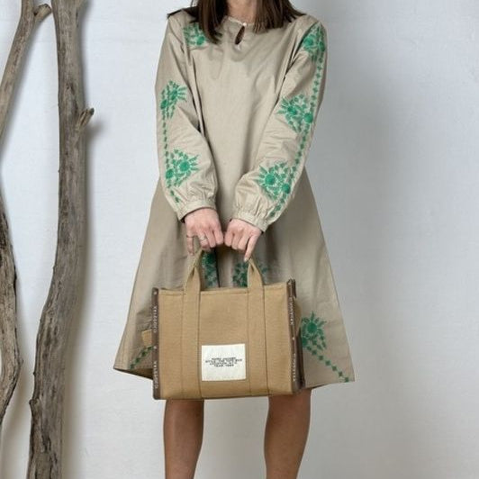 Gaspar Berlin dress | Cool kjole med broderi i sand