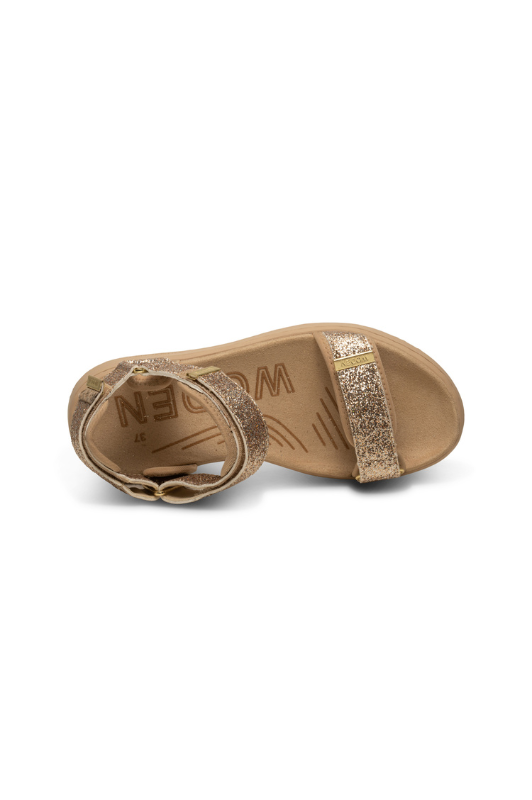 Woden Line sandal | Damesandal i glitter guld look I Natural Soft sål