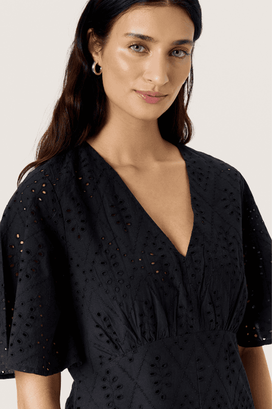 Soaked in Luxury Joella dress | Sort kjole med broderie anglaise
