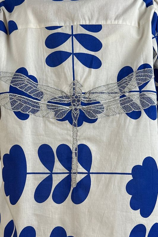 Gaspar Tunø SS print bluse I Blåt grafisk print I Dresslab