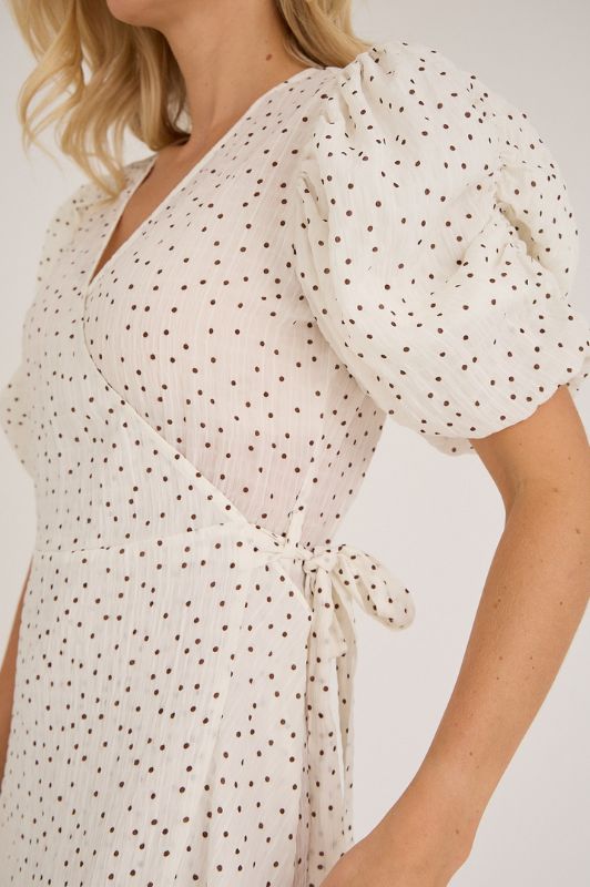 A-View Sinda dress I Hvid slå-om kjole med prikker