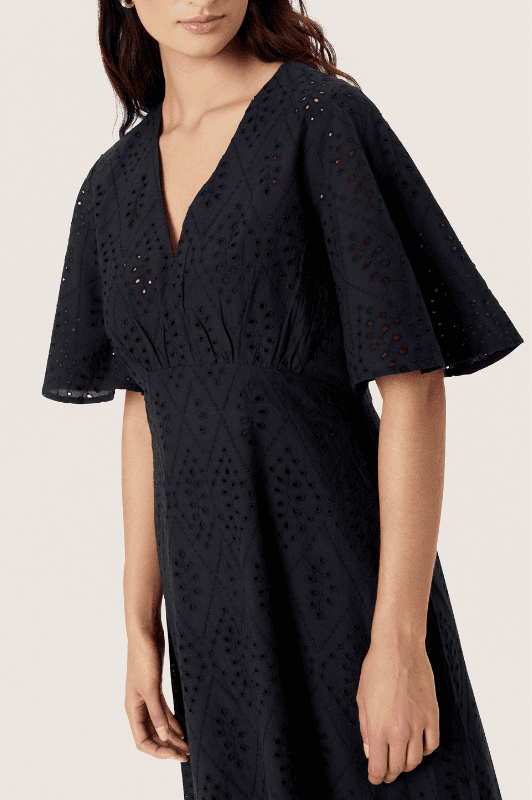 Soaked in Luxury Joella dress | Sort kjole med broderie anglaise