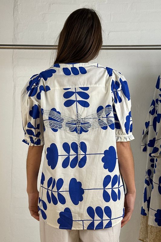 Gaspar Tunø SS print bluse I Blåt grafisk print I Dresslab