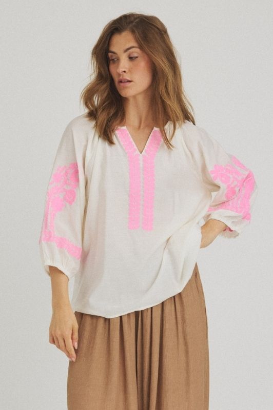 Luxzuz Viktoria bluse i hvid med pink broderi