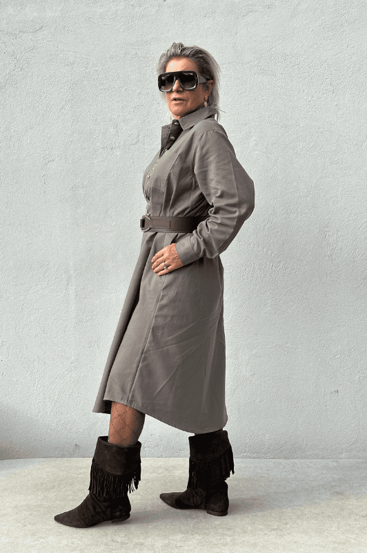 PRE ORDER Gaspar Lucca twill | Cool sandfarvet kjole med guldsmed