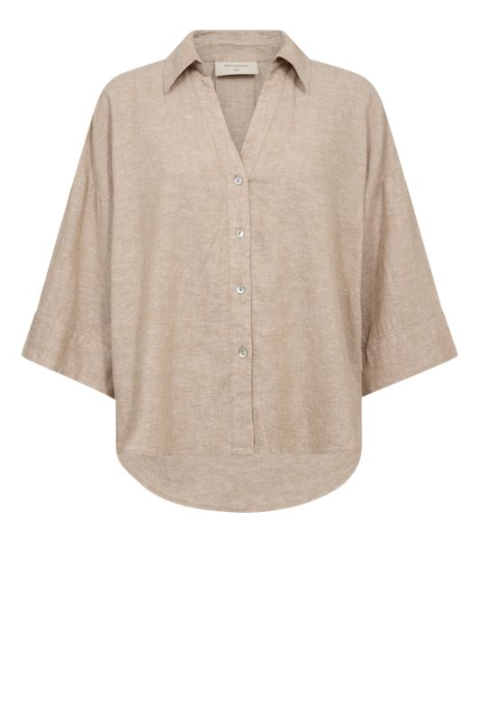 Freequent Lava shirt | Hørskjorte med v-hals i sand I Dresslab