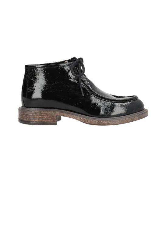 Shoedesign Copenhagen Moana skindstøvle i sort lak look