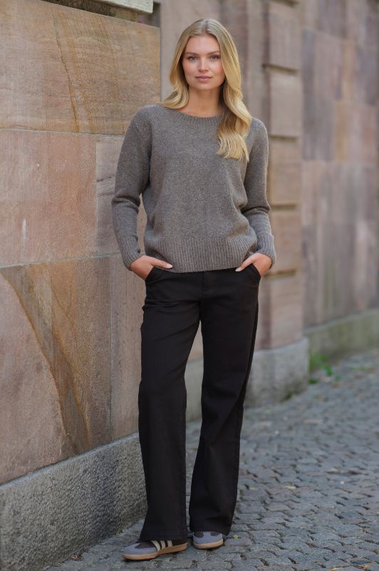 Prepair Babera Knit | Striktrøje i latté med guld-look nitter