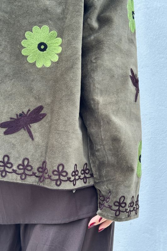 Utah short velvet jacket I  Velourjakke med broderi i olivengrøn