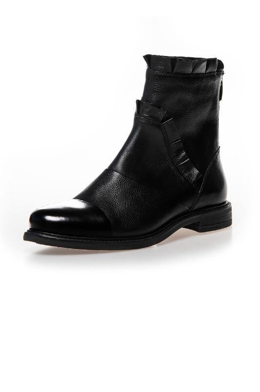 Copenhagen Shoes New Margaret | Sort dame støvle med flæser