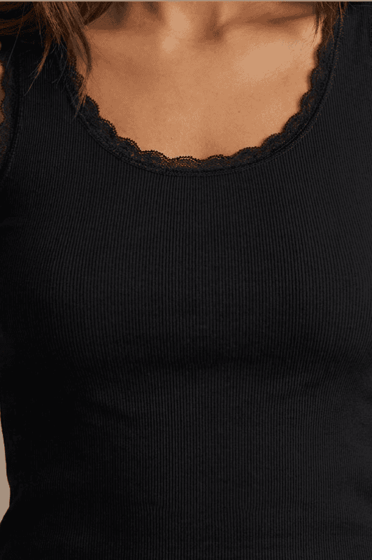 Moondust lace rib top sort med blonde