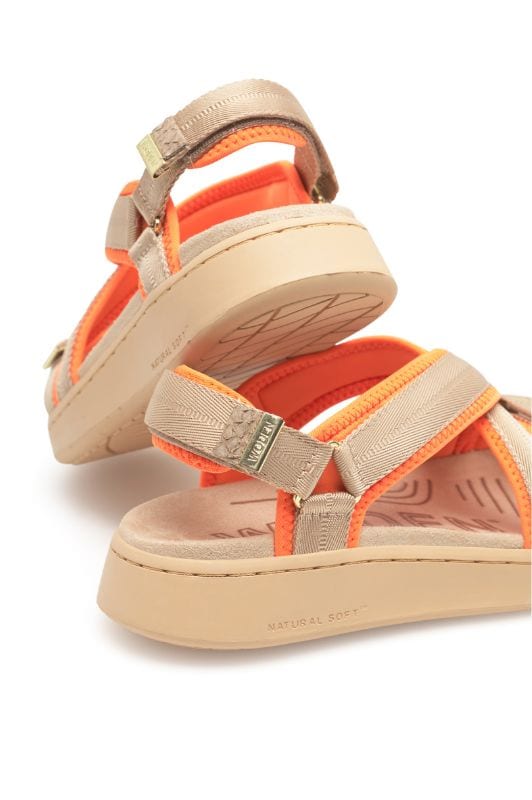 Woden Line cross sandal | fleksibel sandal i sand I Dresslab