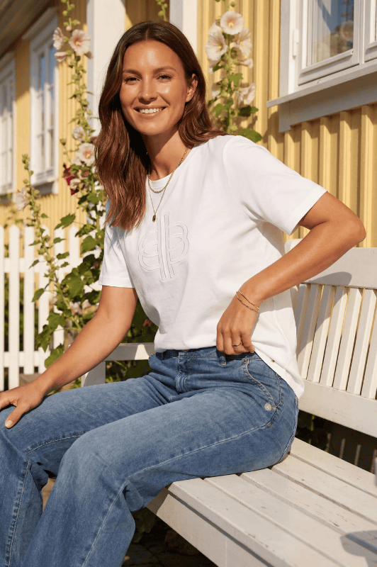 Prepair Alba t-shirt i hvid med broderi I Dresslab