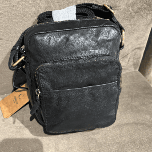 Corium Crossbody Taske | Vasket skind sort