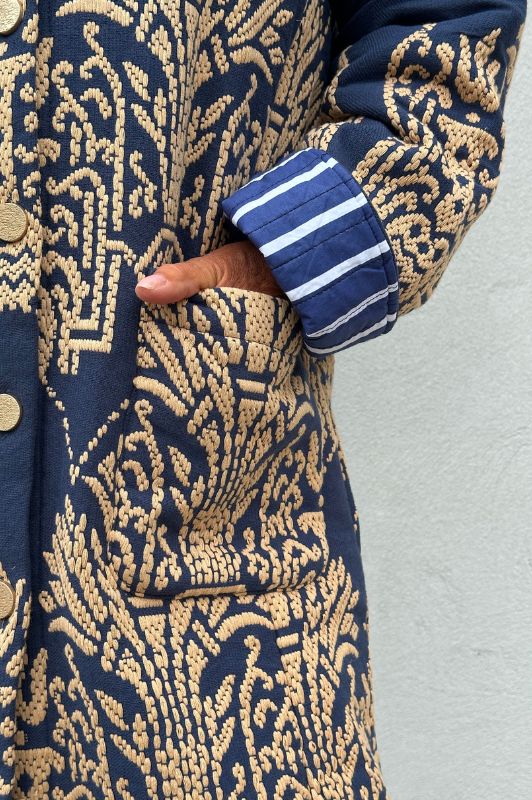 PRE ORDER Gaspar Bruxelles winter coat I Frakke i marineblå jaquard