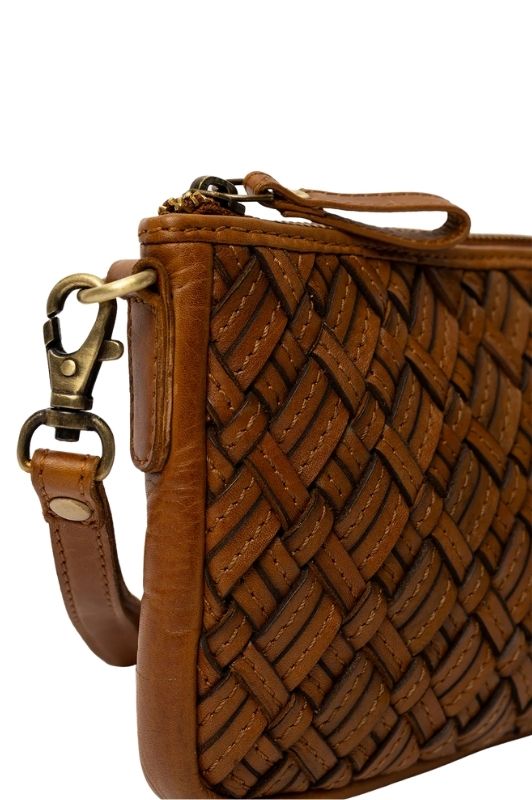 Re:Designed Mika clutch i flettet cognacfarvet ægte skind