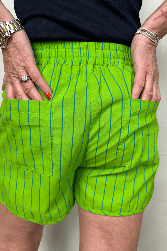 Gaspar Honolulu shorts i grøn med striber og flæser