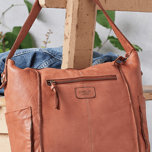 Corium crossbody i washed cognacfarvet skind
