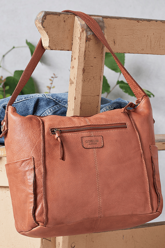 Corium crossbody i washed cognacfarvet skind