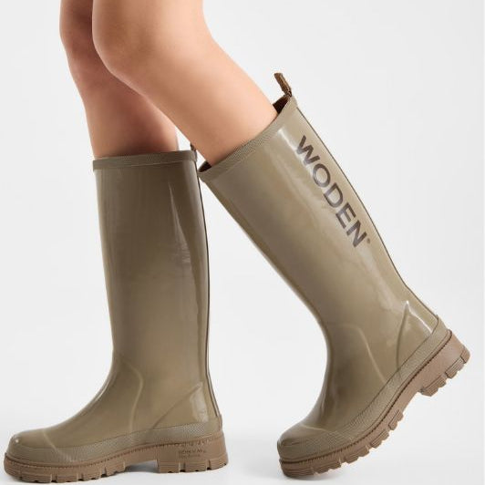 WODEN Le glossy waterproof | Silver mink shiny gummistøvle