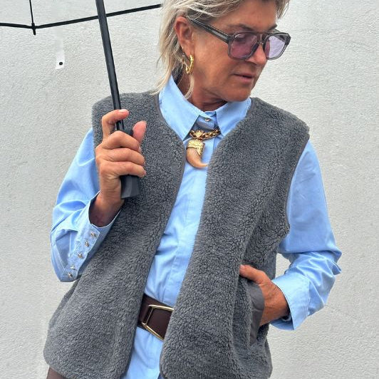 Gaspar Duffy vest I Cool teddy vest i grå