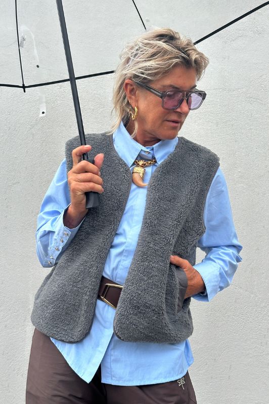 Gaspar Duffy vest I Cool teddy vest i grå