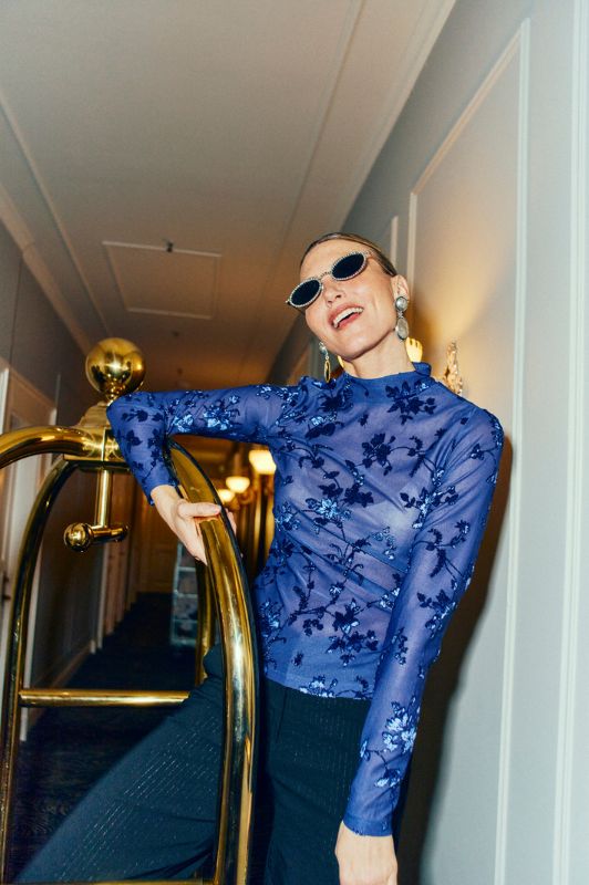 Freequent Biska bluse blå I Meshbluse med glimmer