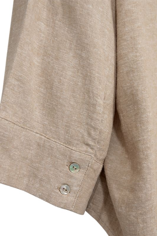 Freequent Lava shirt | Hørskjorte med v-hals i sand I Dresslab