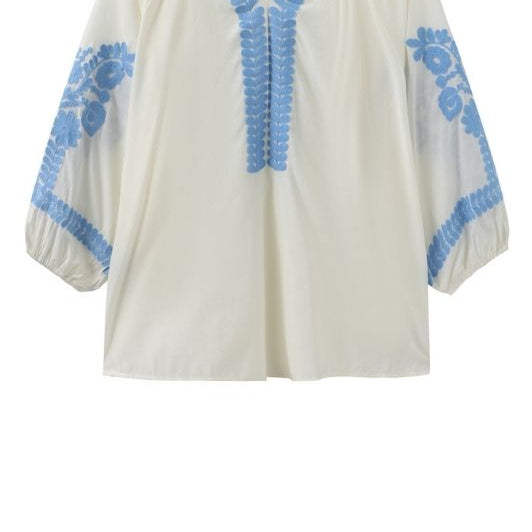 Luxzuz Viktoria bluse i hvid med blåt broderi