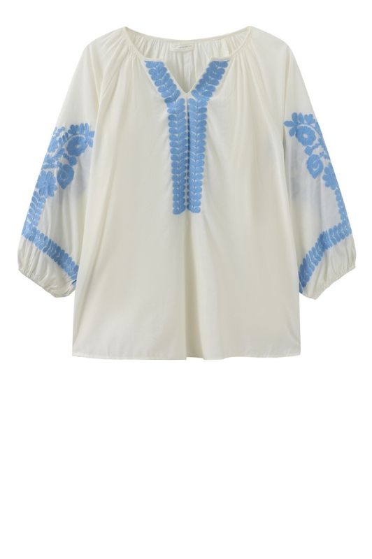 Luxzuz Viktoria bluse i hvid med blåt broderi