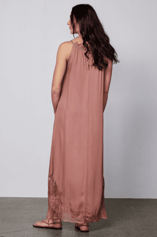 NÜ Zea dress I Flot festkjole i terracotta