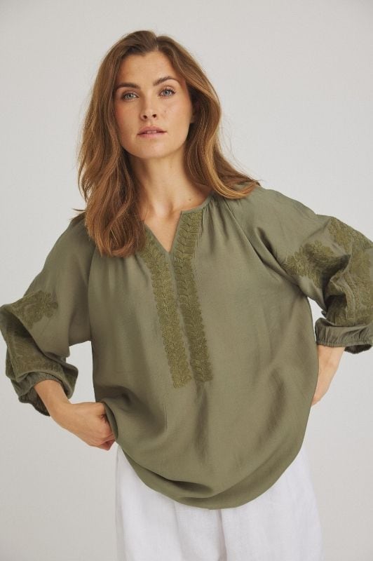Luxzuz Viktoria bluse i khaki med khaki broderi