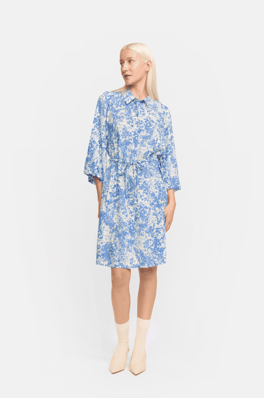 Soft Rebels Eleanor print dress | Flot forårskjole i creme med blåt print